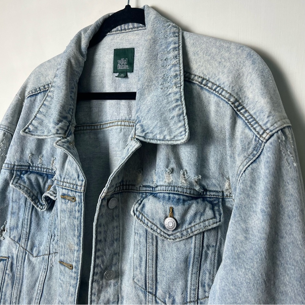 Wild Fable Women’s Oversized Distressed Acid Wash Denim Jacket Light Blue Sz XXL - Picture 4 of 5